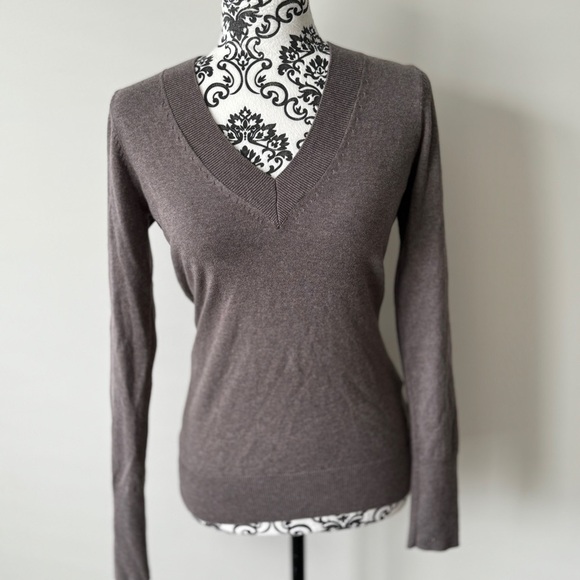 Esprit Fitted Lightweight V-Neck Knit Sweater S - Picture 2 of 5